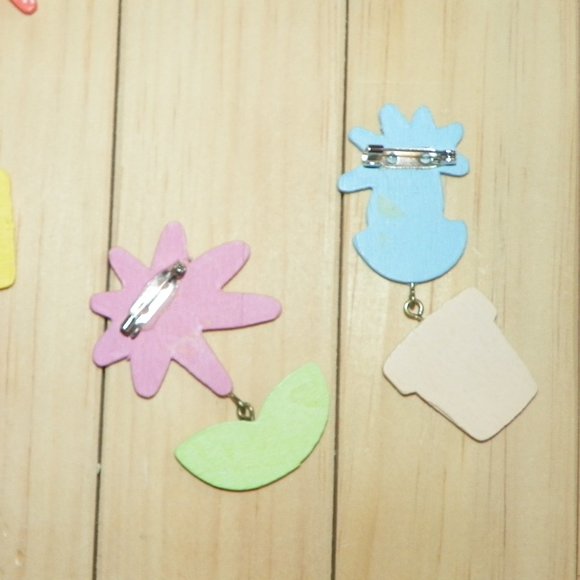 9 Spring Holiday Pins Gift - Picture 9 of 9